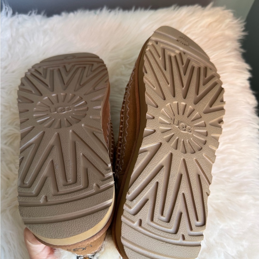 Ugg Cozy Tan Fur-Lined Moccasin women’s size 8 - Picture 3 of 7